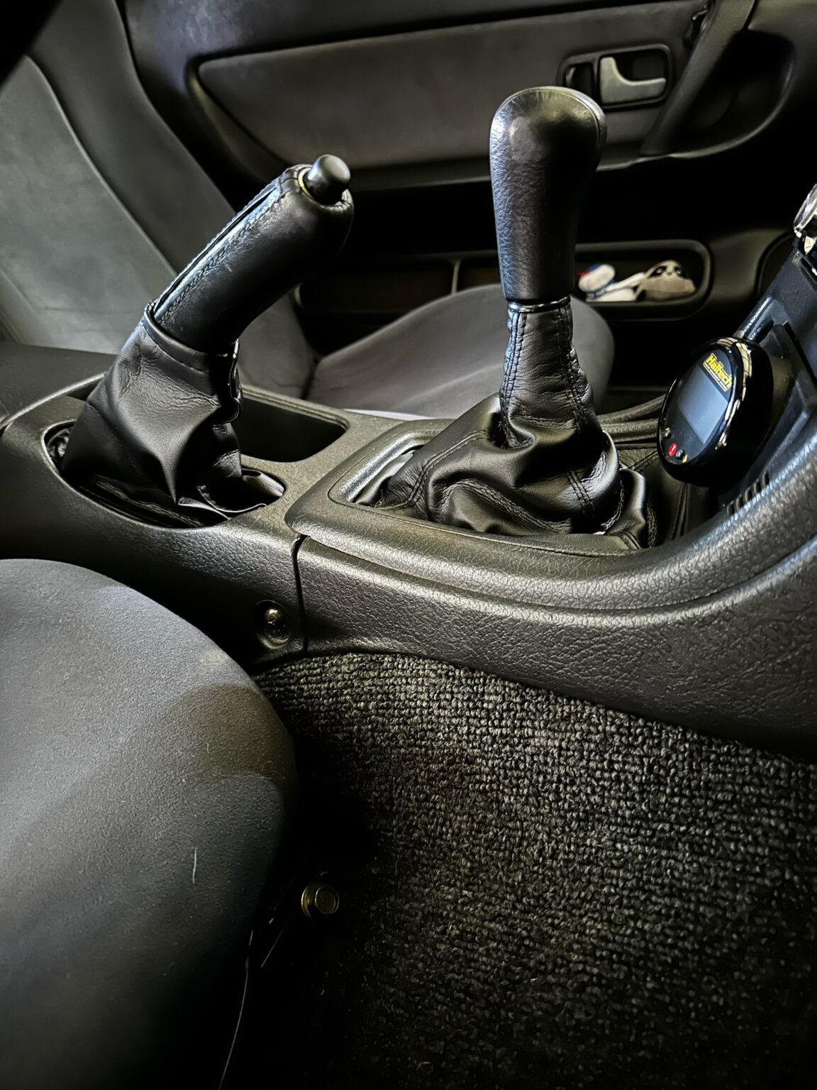 gear shifter & handbrake boot set r32