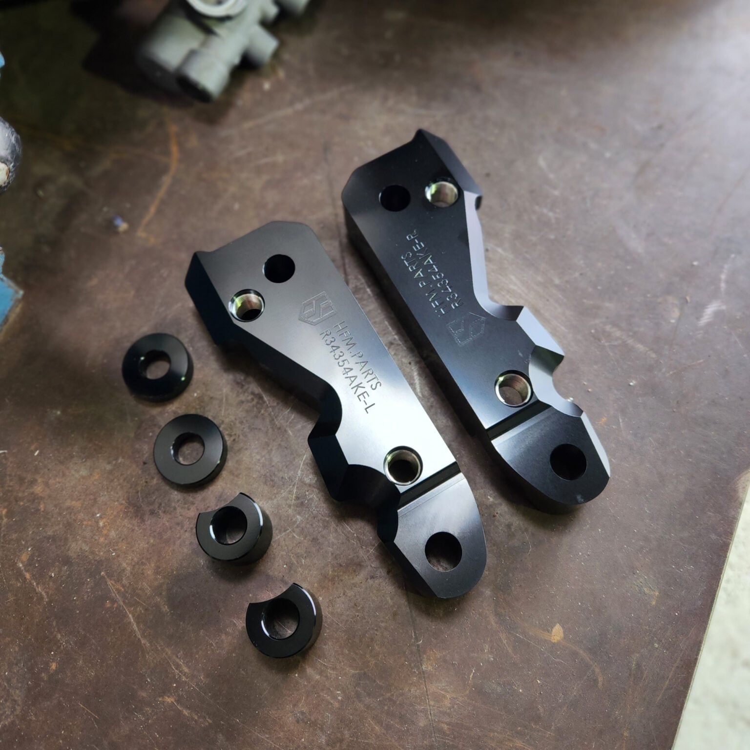 354mm front rotor caliper adaptor brackets: r34 gtt, r33 gtst akebono caliper