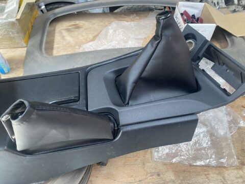 gear shifter & handbrake boot set suits: nissan r34