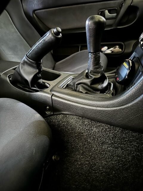 gear shifter & handbrake boot set r32
